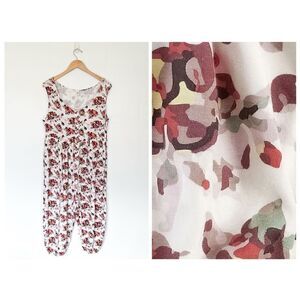 Kate Quinn Women’s Sleeveless Faux Button Front Jogger Romper in Watercolor Flor